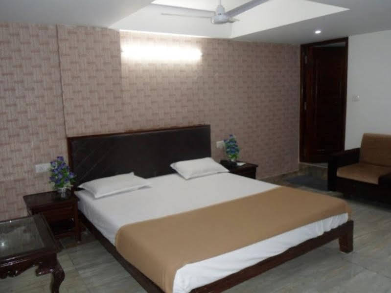 Hotel Seven 阿穆达巴 外观 照片