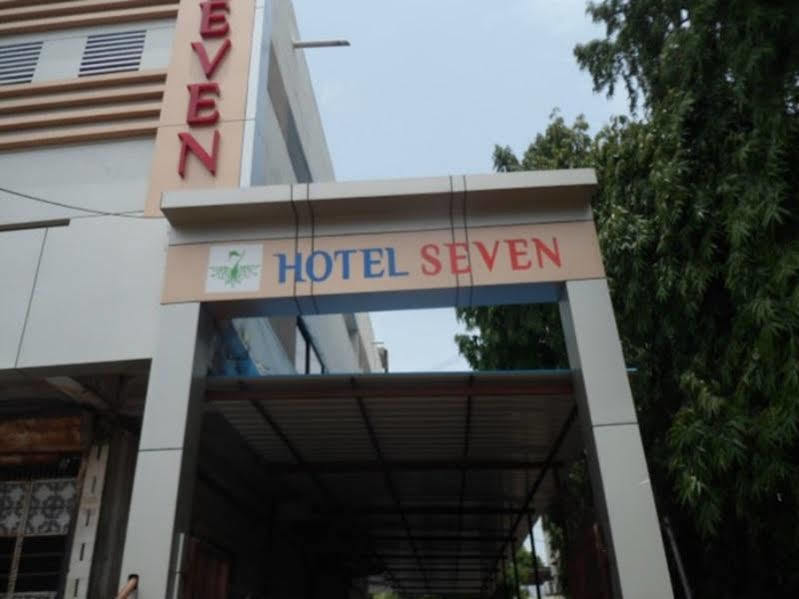 Hotel Seven 阿穆达巴 外观 照片