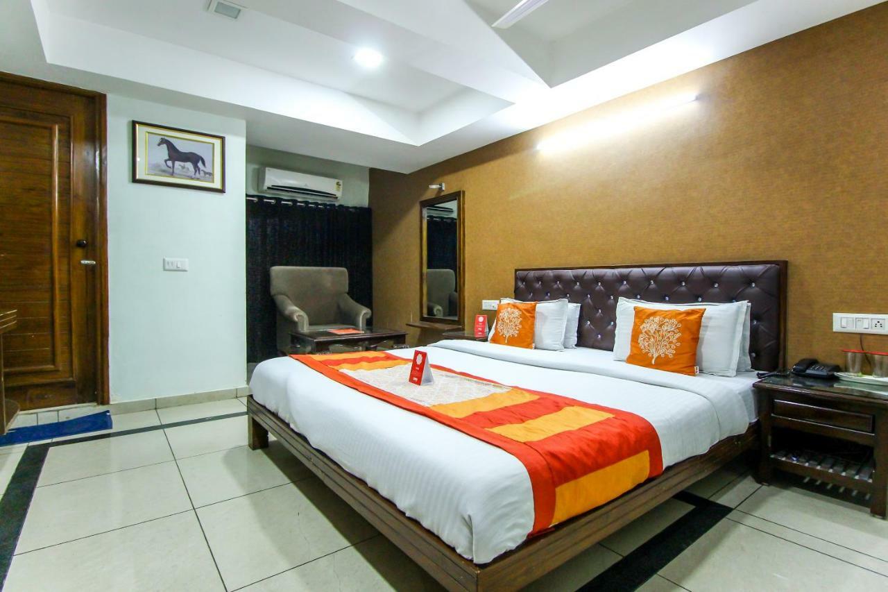 Hotel Seven 阿穆达巴 外观 照片