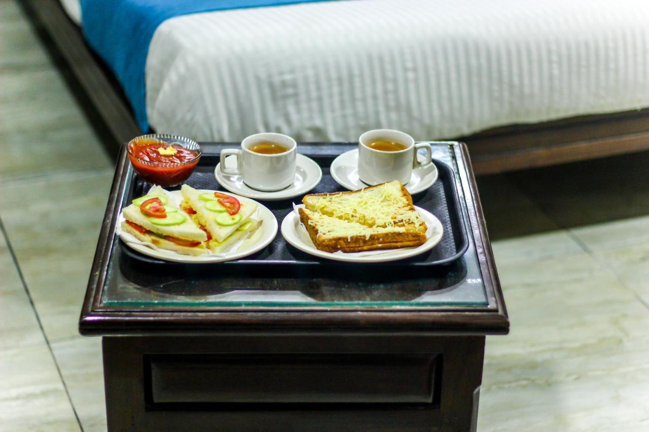 Hotel Seven 阿穆达巴 外观 照片